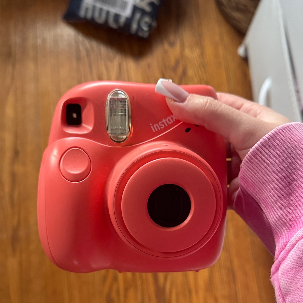 Instax Mini 7+ Camera in Vibrant Coral Polaroid - Picture 9 of 9
